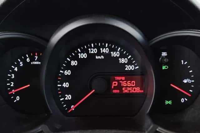 Kia Picanto (2011) thumbnail 13