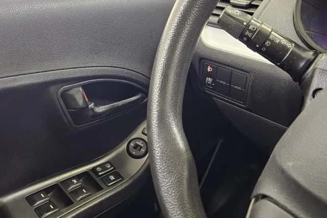 Kia Picanto (2011) thumbnail 14