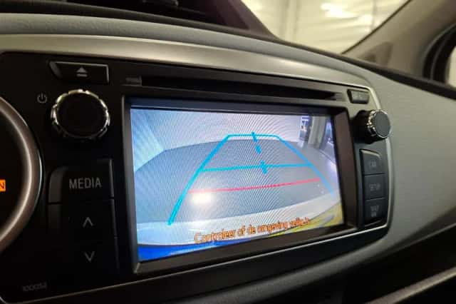 Toyota Yaris (2012) thumbnail 13