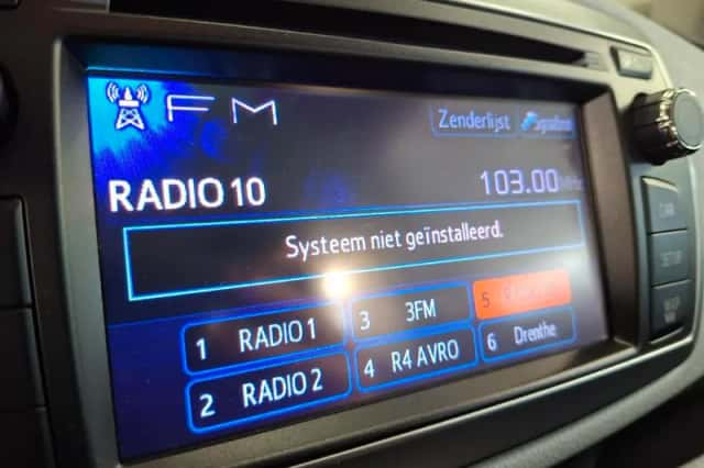 Toyota Yaris (2012) thumbnail 14
