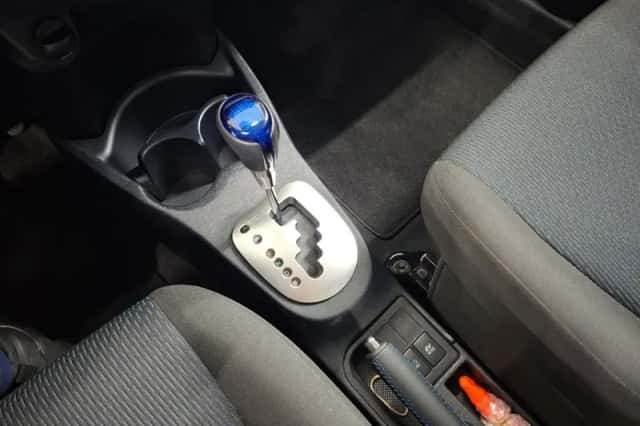 Toyota Yaris (2012) thumbnail 15