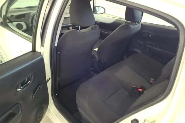 Toyota Yaris (2012) thumbnail 7