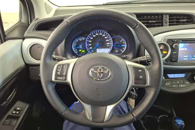 Toyota Yaris (2012) thumbnail 9