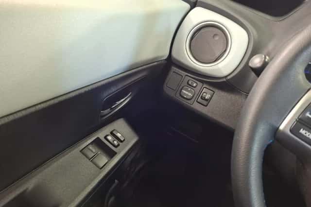 Toyota Yaris (2012) thumbnail 10