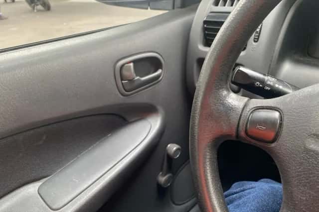 Mazda 323 (1998) thumbnail 9