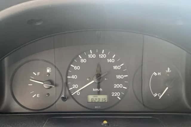Mazda 323 (1998) thumbnail 10