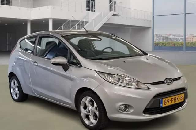 Ford Fiesta (2011) thumbnail 2