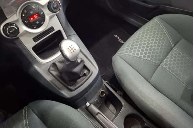 Ford Fiesta (2011) thumbnail 12