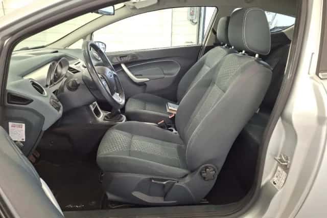 Ford Fiesta (2011) thumbnail 5