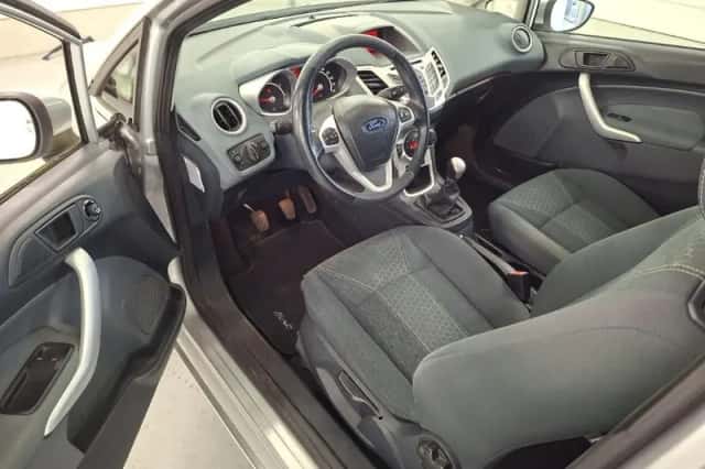 Ford Fiesta (2011) thumbnail 6