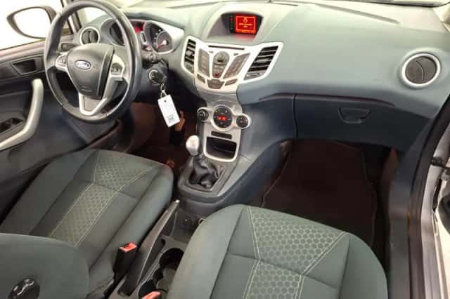 Ford Fiesta (2011) thumbnail 8