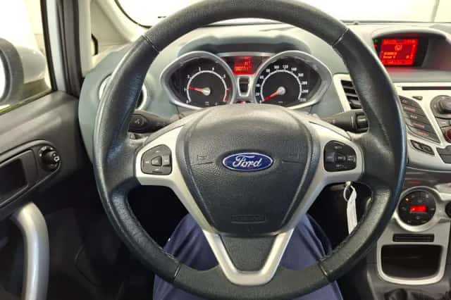 Ford Fiesta (2011) thumbnail 9