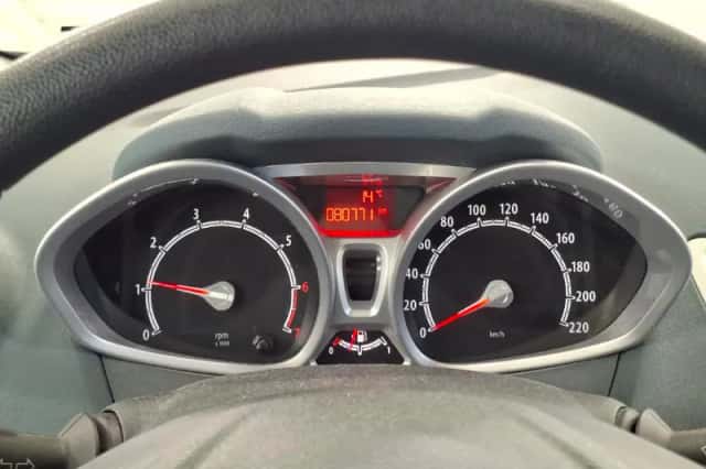 Ford Fiesta (2011) thumbnail 10