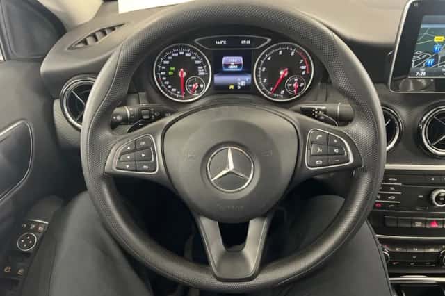 Mercedes-Benz A-Klasse (2017) thumbnail 11