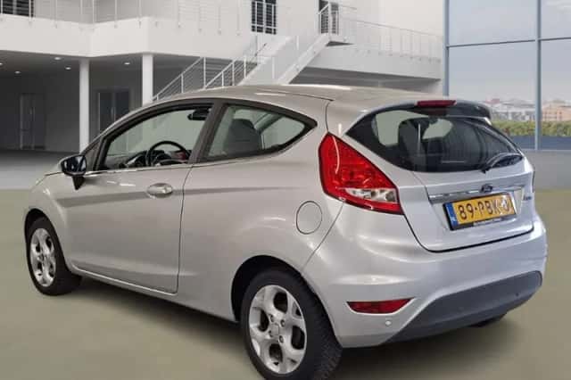 Ford Fiesta (2011) thumbnail 4
