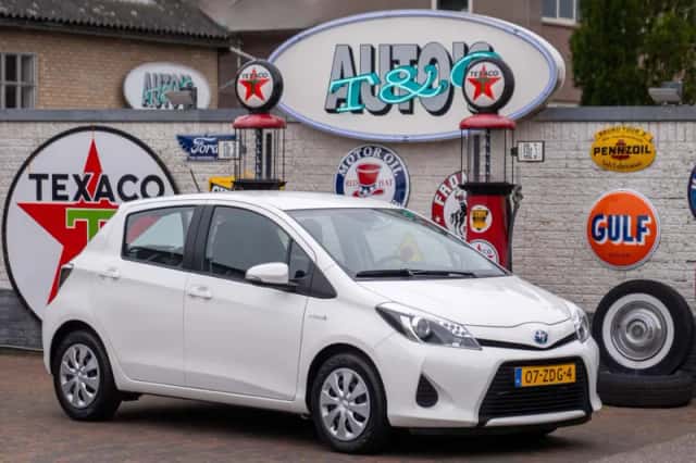 Toyota Yaris (2012) thumbnail 1