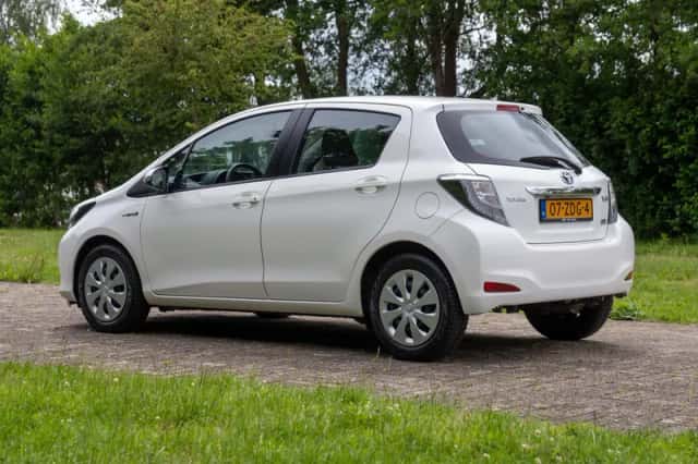Toyota Yaris (2012) thumbnail 5