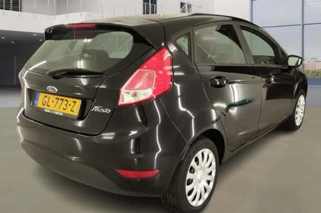 Ford Fiesta (2015) thumbnail 3
