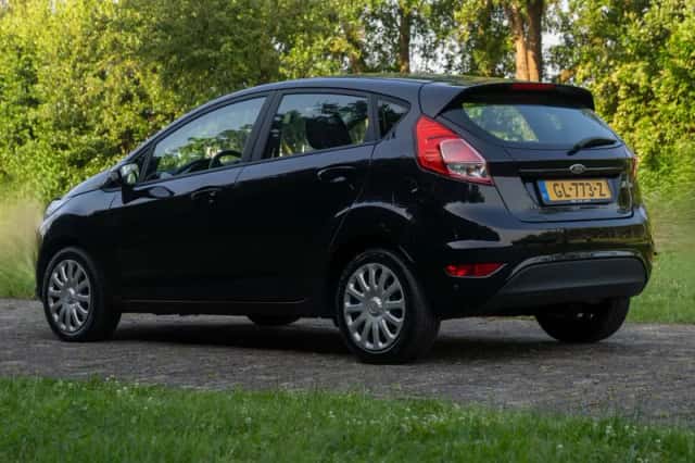 Ford Fiesta (2015) thumbnail 4