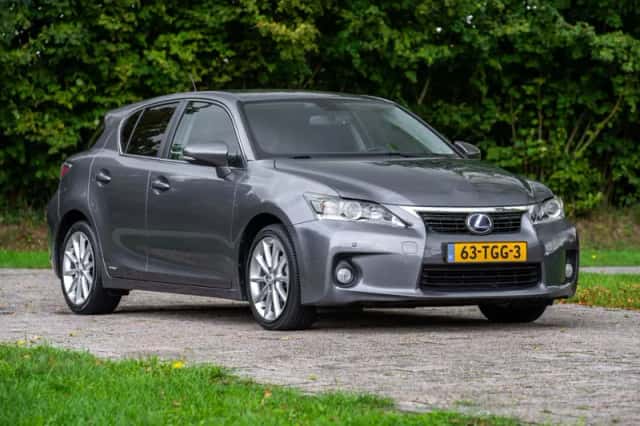 Lexus CT (2012) thumbnail 2