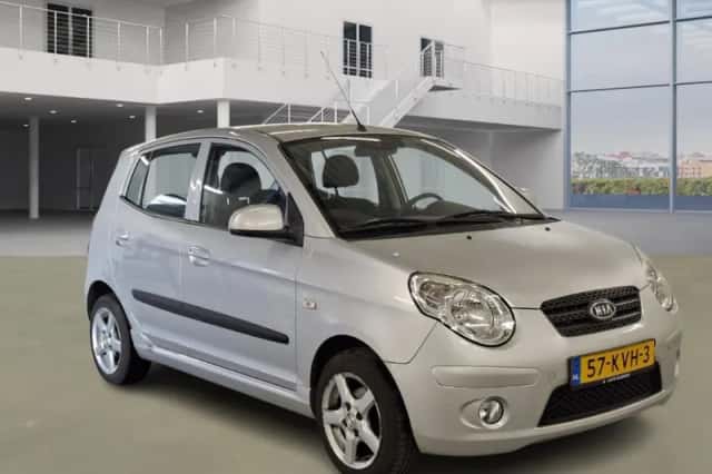 Kia Picanto (2010) thumbnail 2