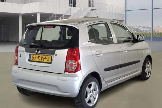 Kia Picanto (2010) thumbnail 3