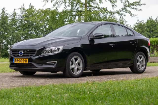 Volvo S60 (2017) thumbnail 2
