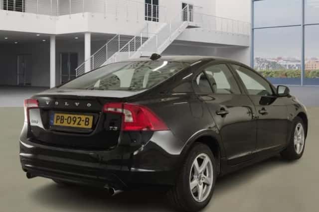 Volvo S60 (2017) thumbnail 3