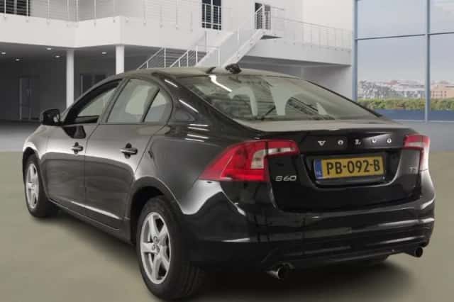 Volvo S60 (2017) thumbnail 4