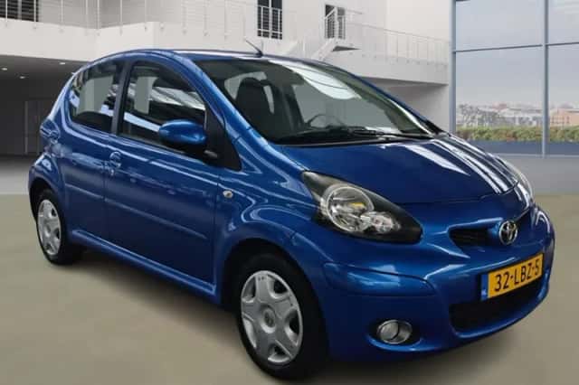 Toyota Aygo (2010) thumbnail 2