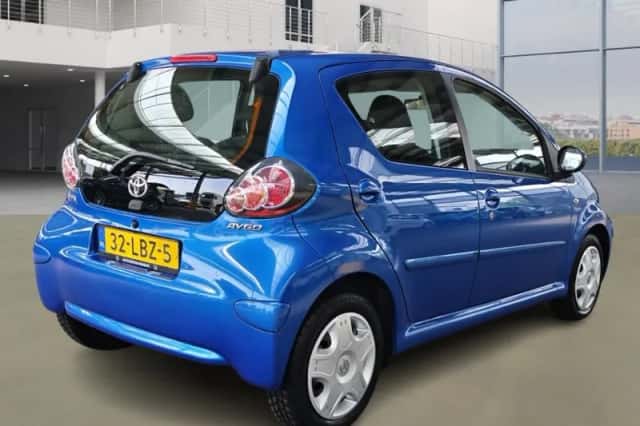 Toyota Aygo (2010) thumbnail 3