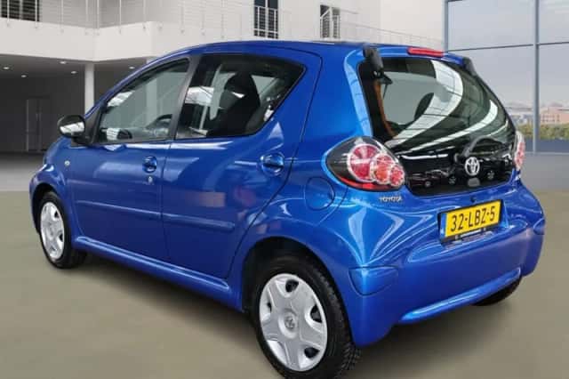 Toyota Aygo (2010) thumbnail 4