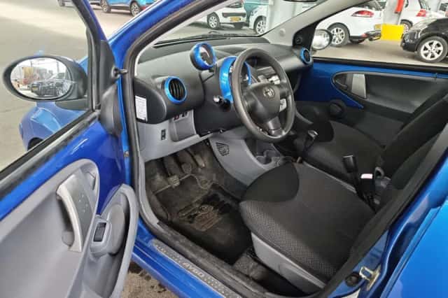 Toyota Aygo (2010) thumbnail 5