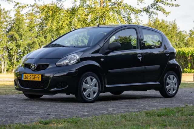 Toyota Aygo (2011) thumbnail 2