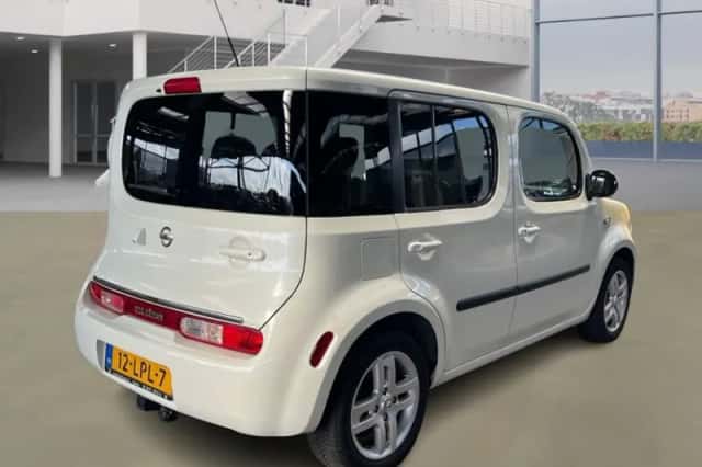 Nissan Cube (2010) thumbnail 3