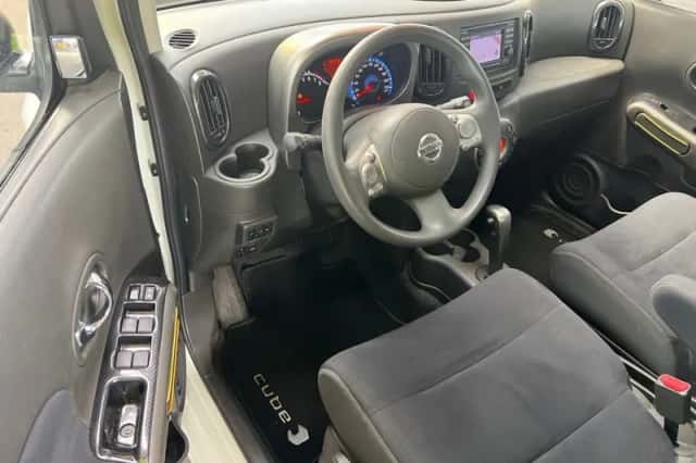 Nissan Cube (2010) thumbnail 5