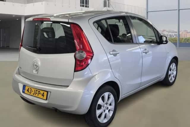 Opel Agila (2009) thumbnail 3