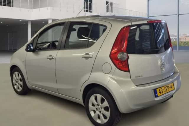 Opel Agila (2009) thumbnail 4