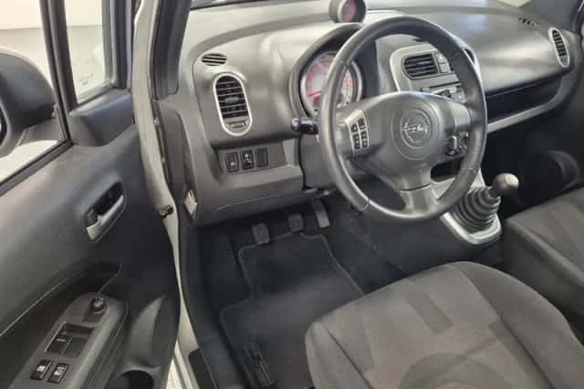 Opel Agila (2009) thumbnail 6