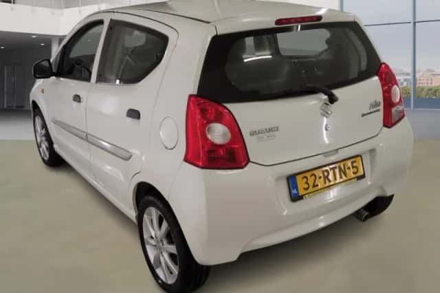 Suzuki Alto (2011) thumbnail 4