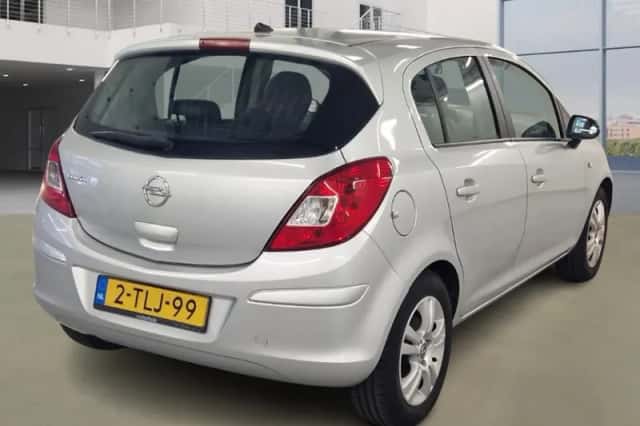 Opel Corsa (2014) thumbnail 3