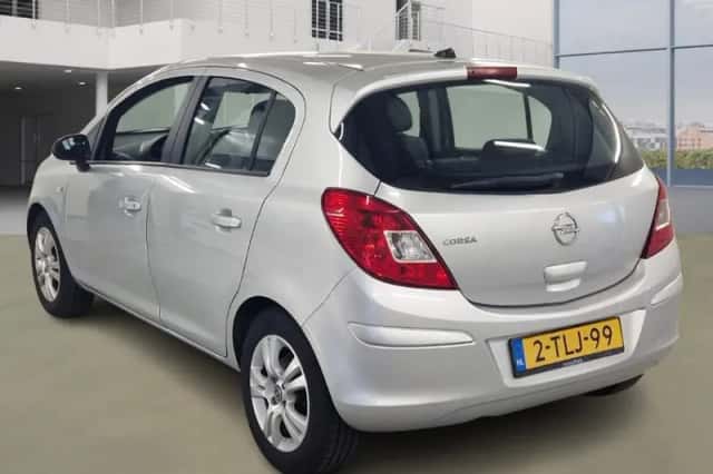Opel Corsa (2014) thumbnail 4