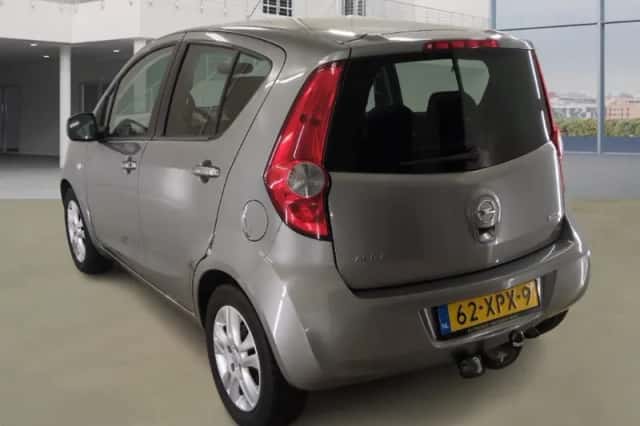 Opel Agila (2012) thumbnail 4