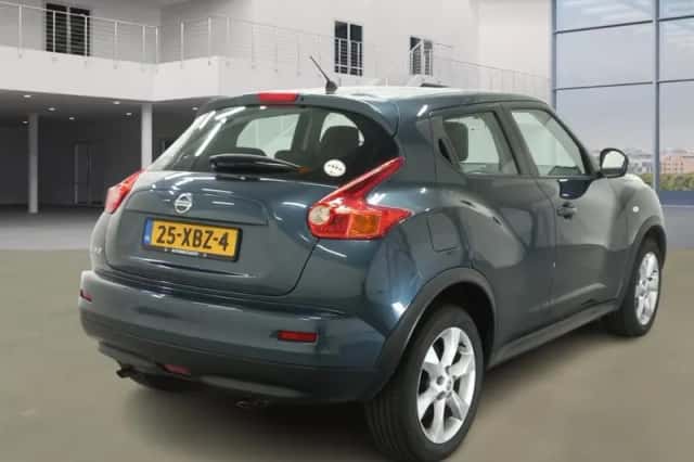 Nissan Juke (2012) thumbnail 3