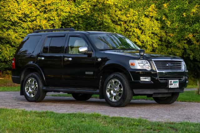 Ford Explorer (2008) thumbnail 2