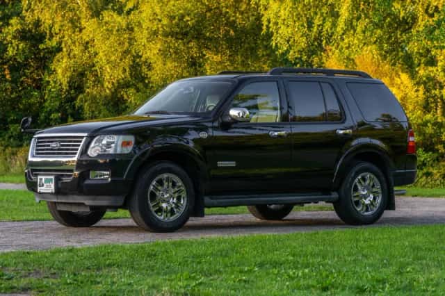 Ford Explorer (2008) thumbnail 3