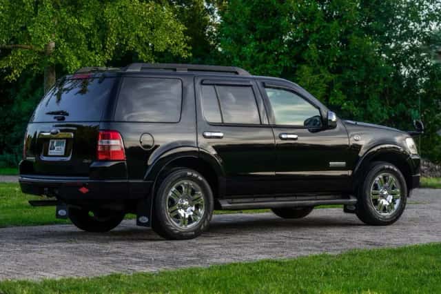 Ford Explorer (2008) thumbnail 4