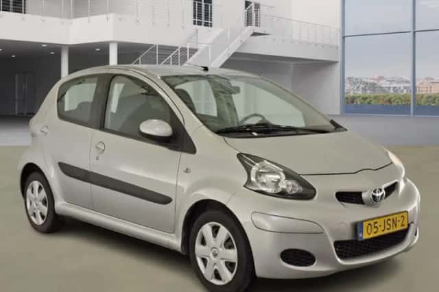Toyota Aygo (2009) thumbnail 2
