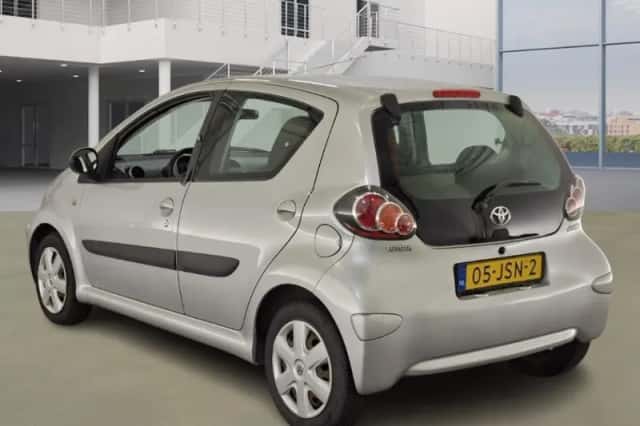Toyota Aygo (2009) thumbnail 4