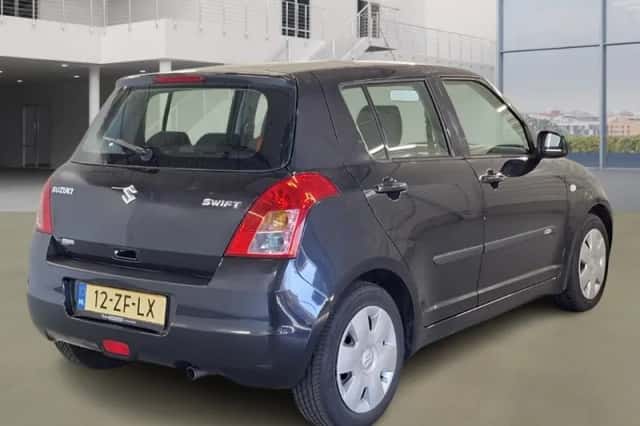 Suzuki Swift (2008) thumbnail 3